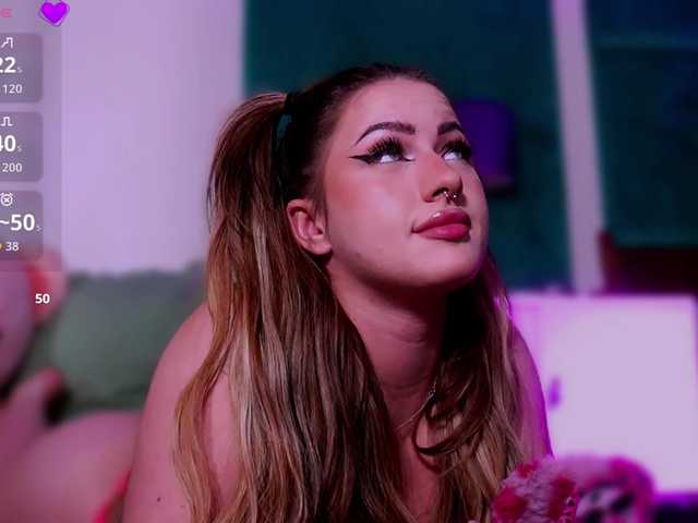 LucyLexton live cam on BongaCams