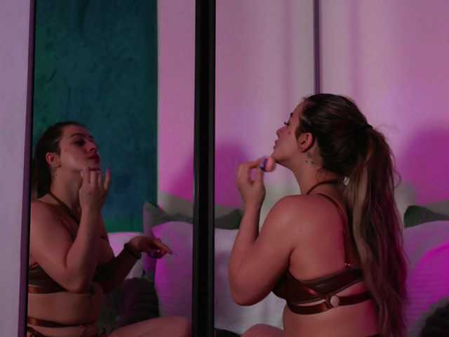 LucyLexton live cam on BongaCams