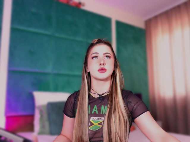 LucyLexton live cam on BongaCams