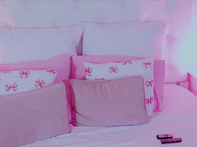 LucyLexton live cam on BongaCams