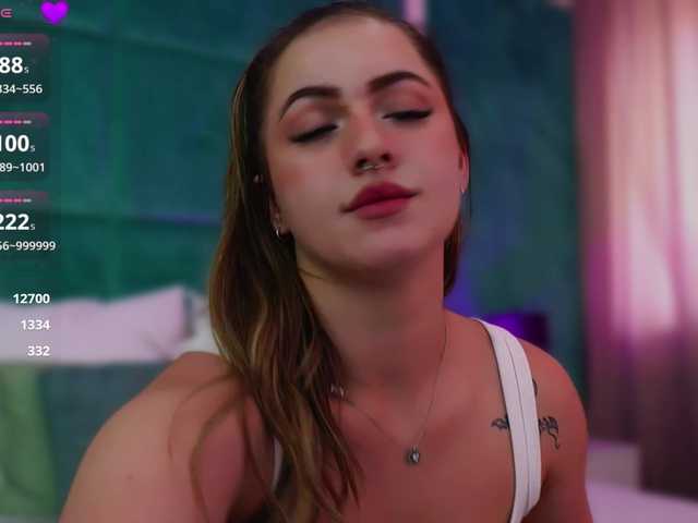 LucyLexton live cam on BongaCams