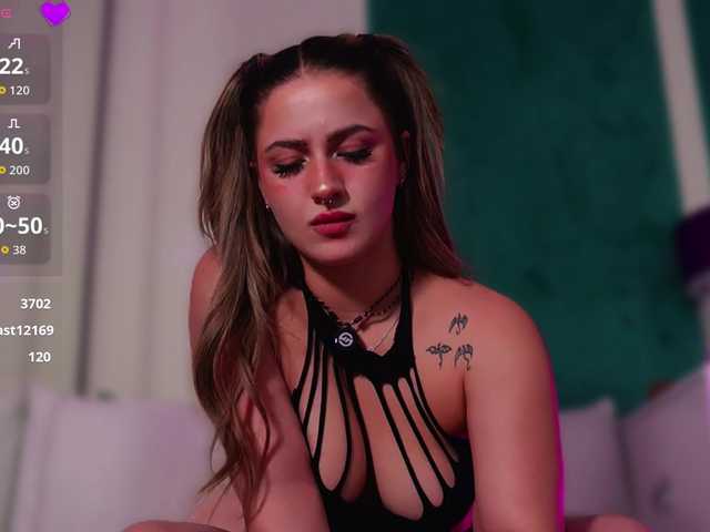 LucyLexton live cam on BongaCams