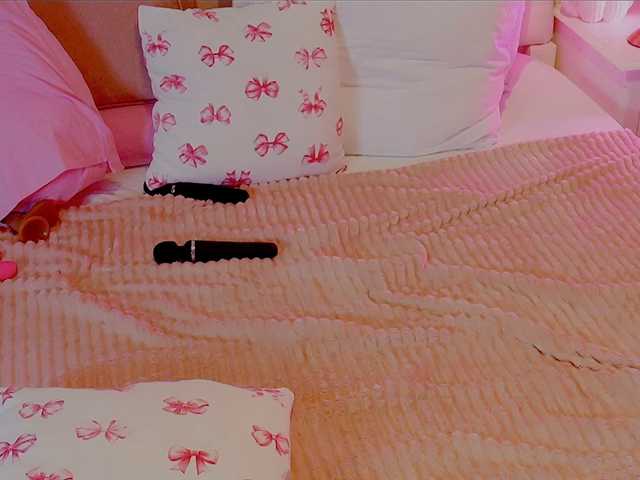 LucyLexton live cam on BongaCams