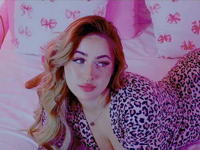 LucyLexton live cam on BongaCams