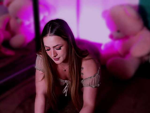 LucyLexton live cam on BongaCams