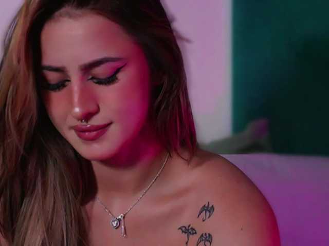 LucyLexton live cam on BongaCams