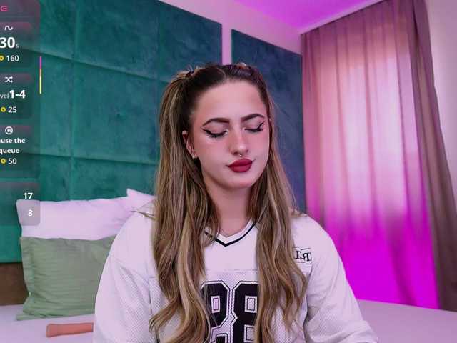 LucyLexton live cam on BongaCams