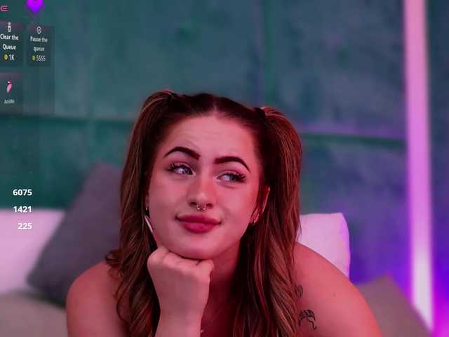 LucyLexton live cam on BongaCams