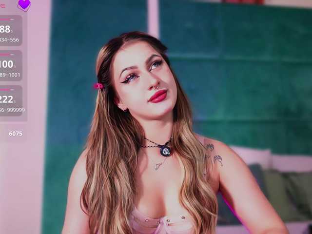 LucyLexton live cam on BongaCams