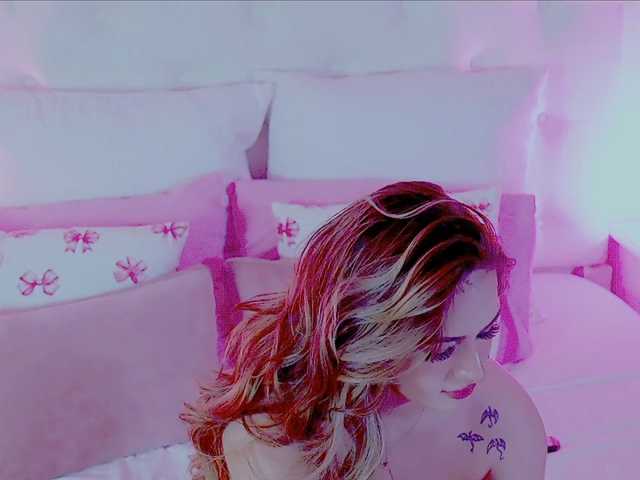 LucyLexton live cam on BongaCams