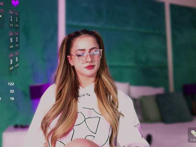 LucyLexton live cam on BongaCams