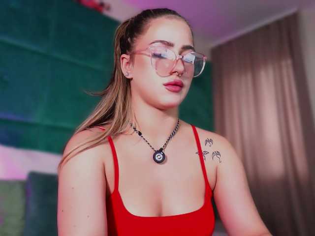 LucyLexton live cam on BongaCams