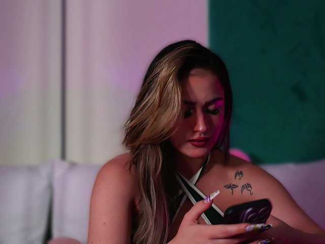 LucyLexton live cam on BongaCams