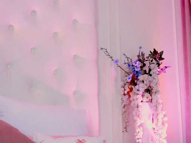 LucyLexton live cam on BongaCams