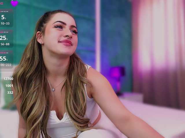 LucyLexton live cam on BongaCams
