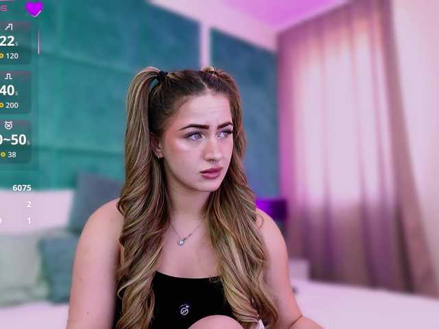 LucyLexton live cam on BongaCams