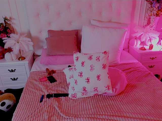 LucyLexton live cam on BongaCams