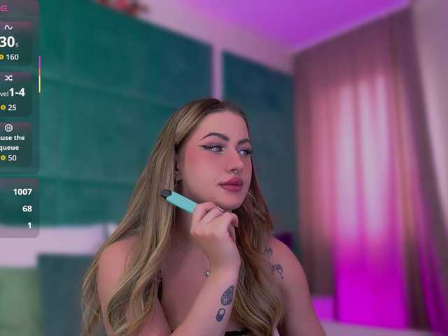 LucyLexton live cam on BongaCams