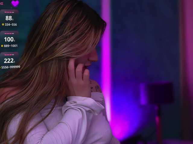 LucyLexton live cam on BongaCams