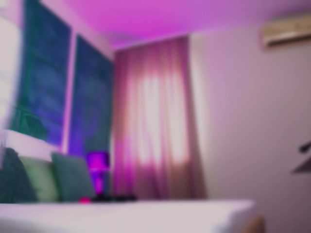 LucyLexton live cam on BongaCams