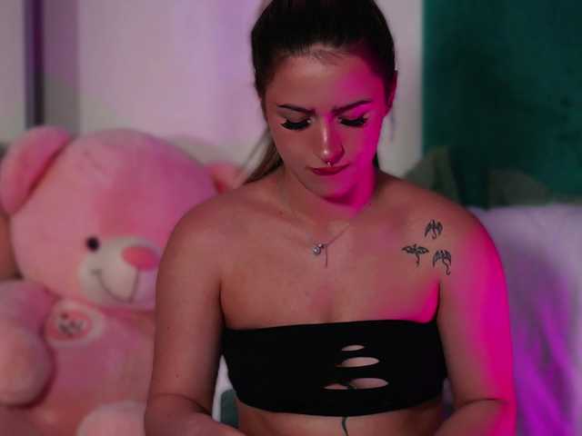 LucyLexton live cam on BongaCams