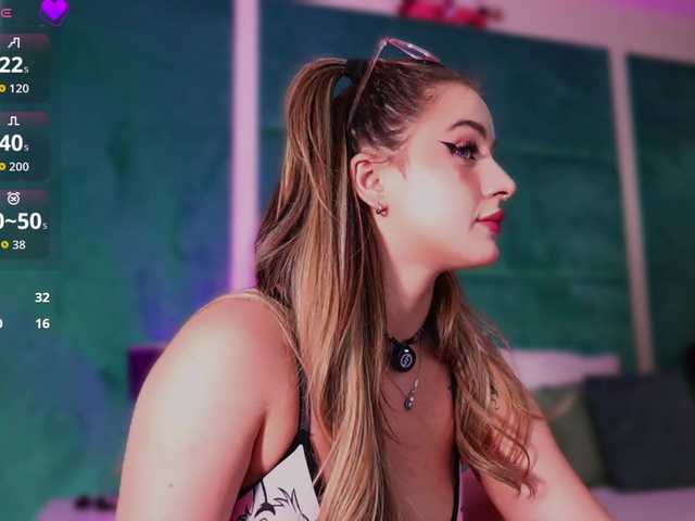 LucyLexton live cam on BongaCams