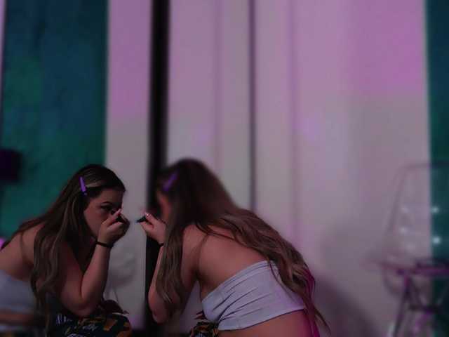 LucyLexton live cam on BongaCams