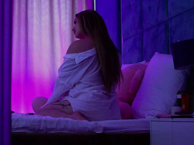 LucyLexton live cam on BongaCams