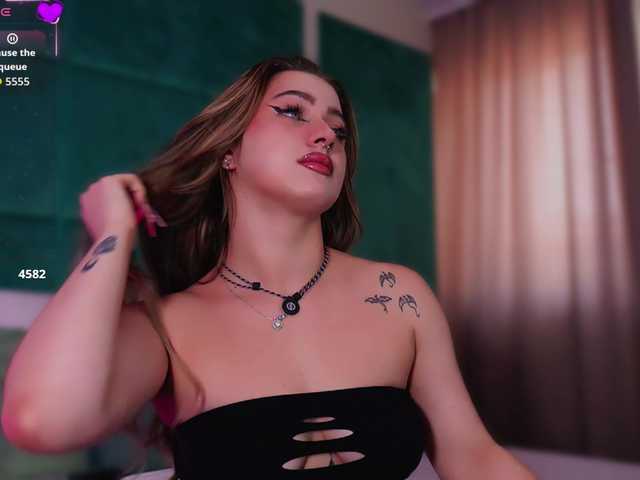 LucyLexton live cam on BongaCams