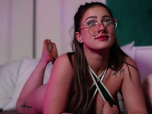 LucyLexton live cam on BongaCams