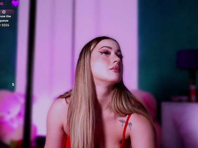 LucyLexton live cam on BongaCams