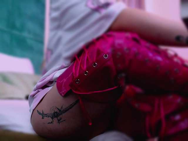 LucyLexton live cam on BongaCams