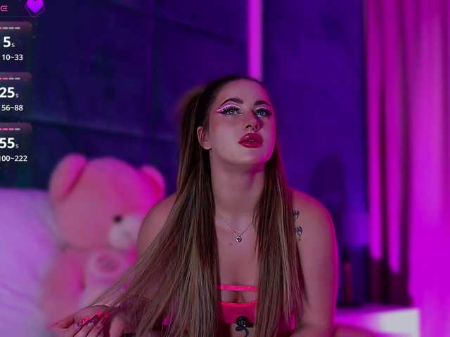 LucyLexton live cam on BongaCams