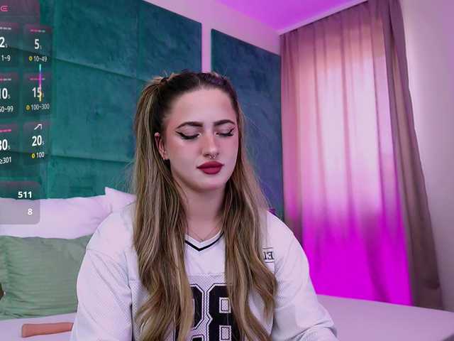 LucyLexton live cam on BongaCams