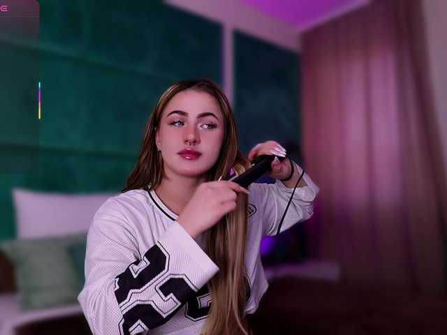 LucyLexton live cam on BongaCams