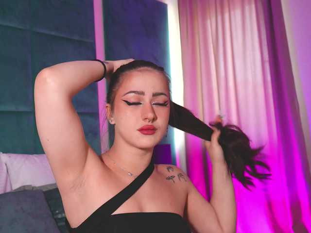 LucyLexton live cam on BongaCams