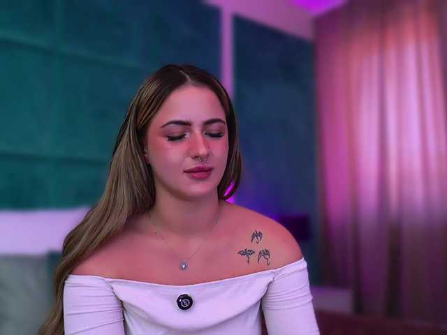 LucyLexton live cam on BongaCams