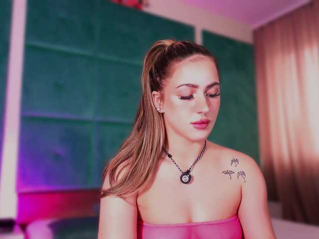 LucyLexton live cam on BongaCams