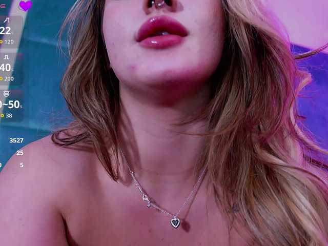 LucyLexton live cam on BongaCams