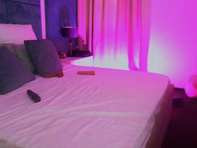 LucyLexton live cam on BongaCams