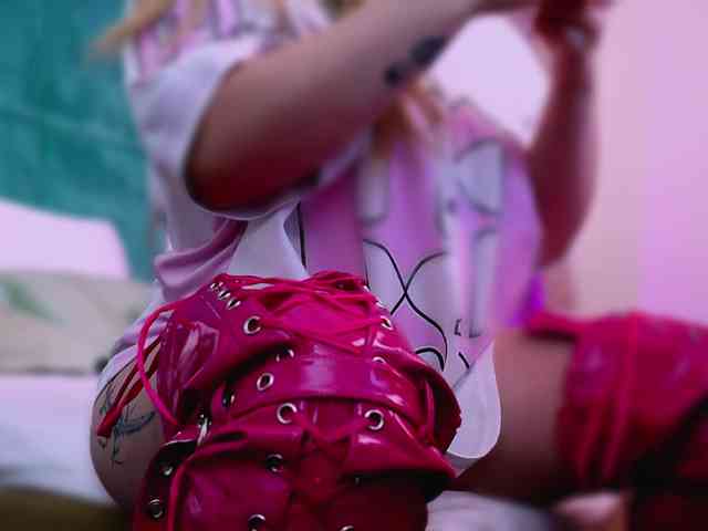 LucyLexton webcam