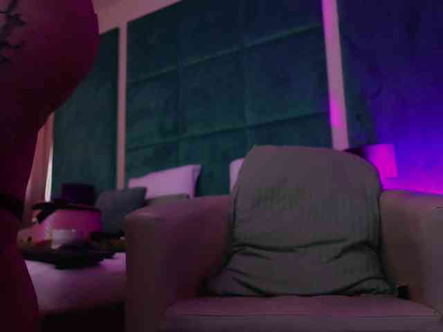 LucyLexton webcam