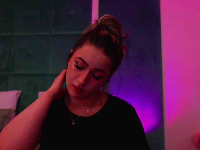 LucyLexton webcam