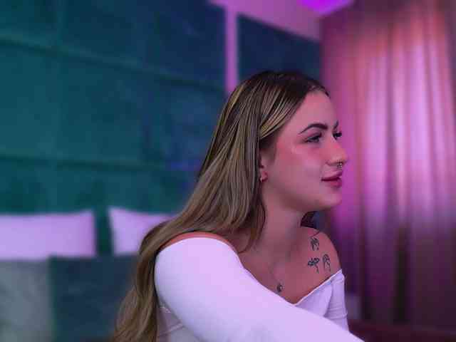 LucyLexton webcam