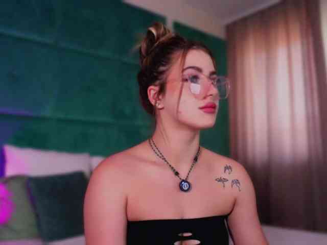 LucyLexton webcam