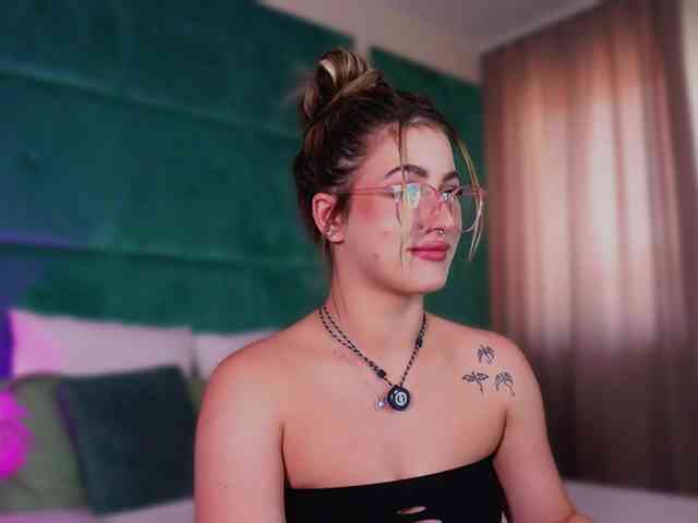 LucyLexton webcam