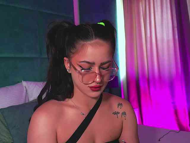 LucyLexton webcam