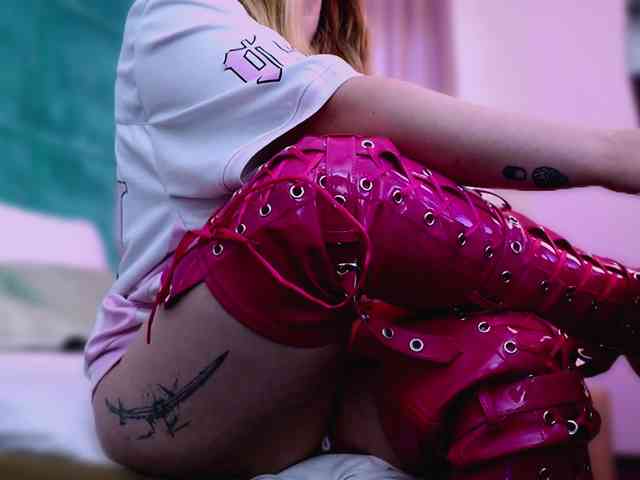 LucyLexton webcam