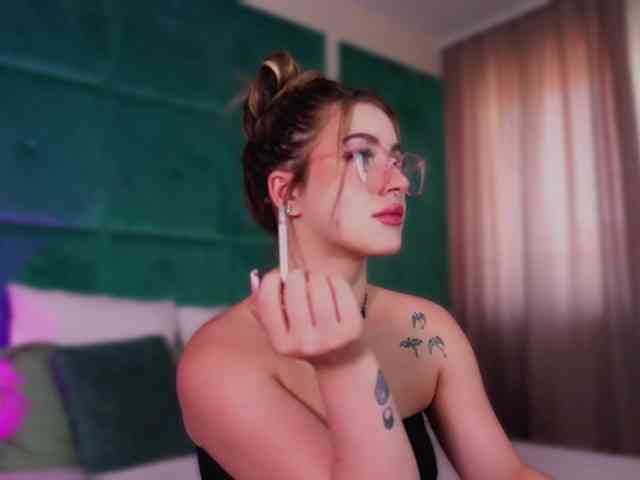 LucyLexton webcam