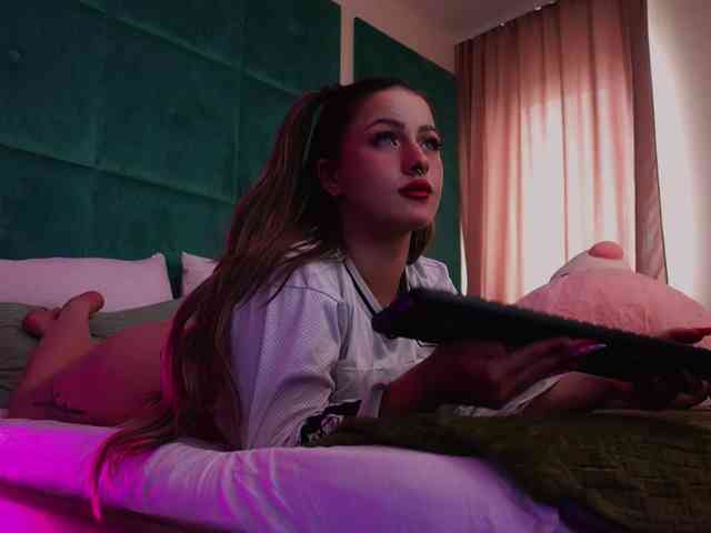 LucyLexton webcam